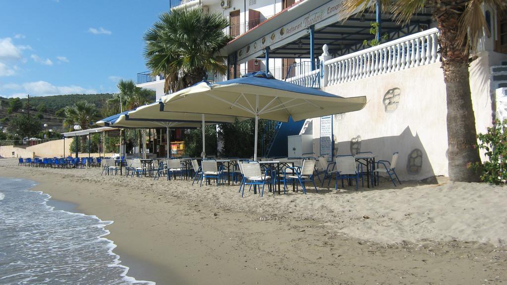 Oasis Hotel Theodoros & Litsa Galaris Agia Marina  المظهر الخارجي الصورة
