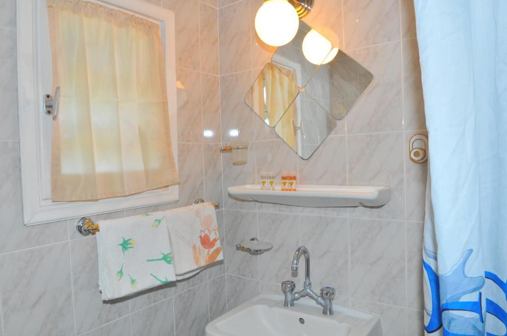 Oasis Hotel Theodoros & Litsa Galaris Agia Marina  المظهر الخارجي الصورة