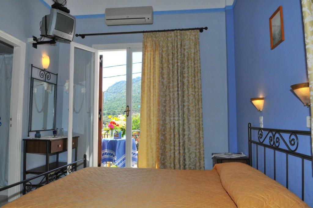Oasis Hotel Theodoros & Litsa Galaris Agia Marina  المظهر الخارجي الصورة