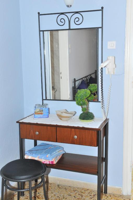 Oasis Hotel Theodoros & Litsa Galaris Agia Marina  المظهر الخارجي الصورة