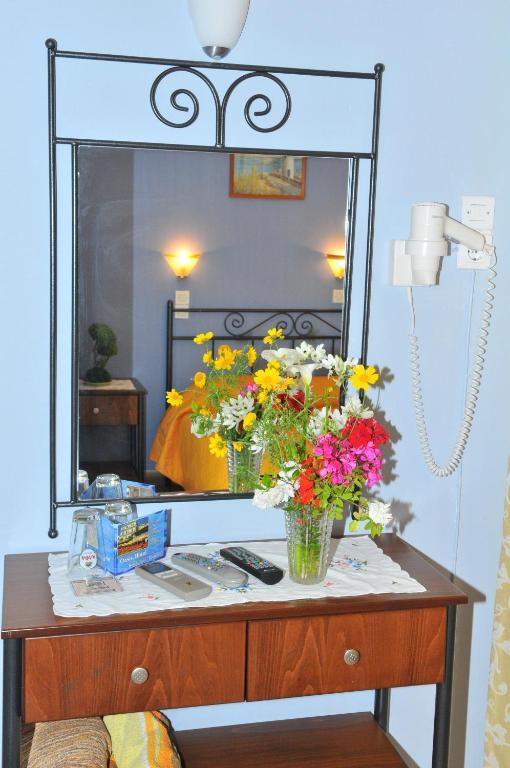 Oasis Hotel Theodoros & Litsa Galaris Agia Marina  المظهر الخارجي الصورة