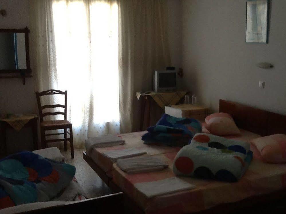 Oasis Hotel Theodoros & Litsa Galaris Agia Marina  المظهر الخارجي الصورة